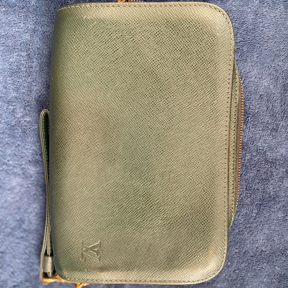 Louis Vuitton Green Epi Leather Pouch - Picture 1 of 7